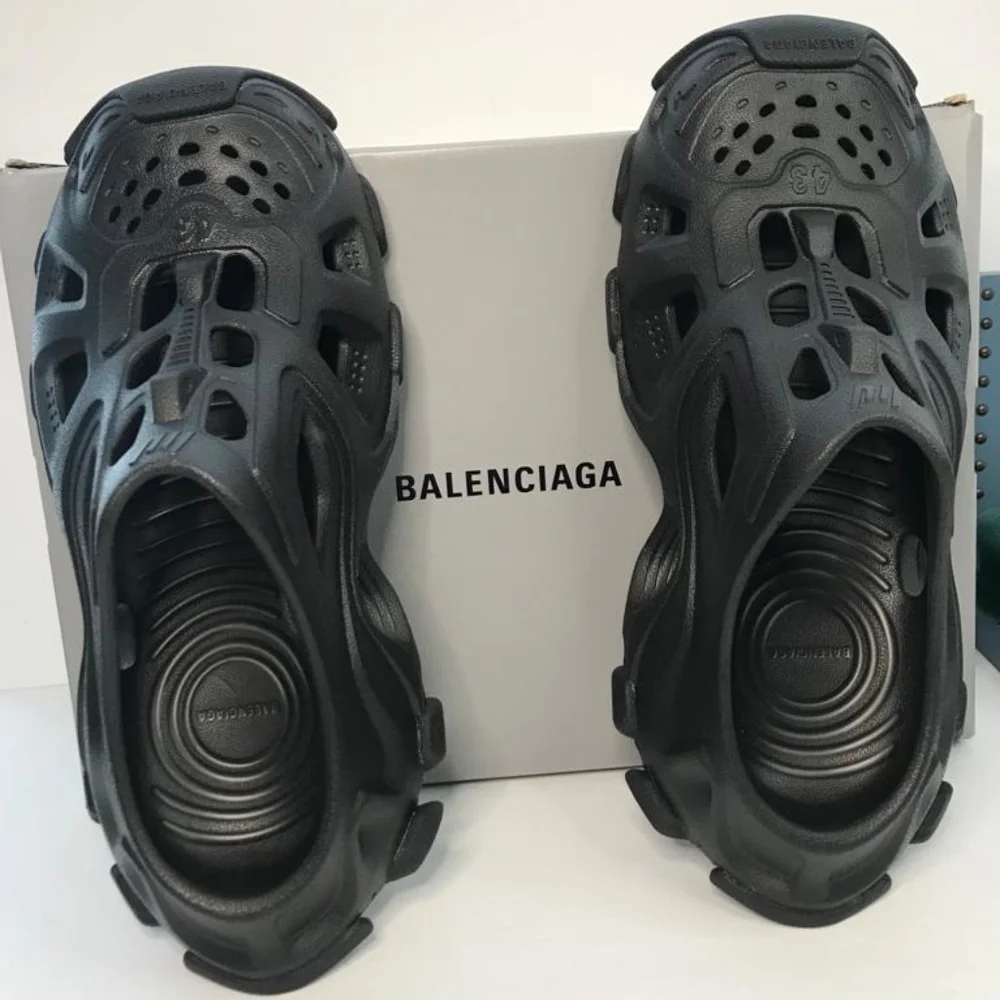 💯New Authentic ConsciousBalenciagaHD cut-out mules - Picture 1 of 11